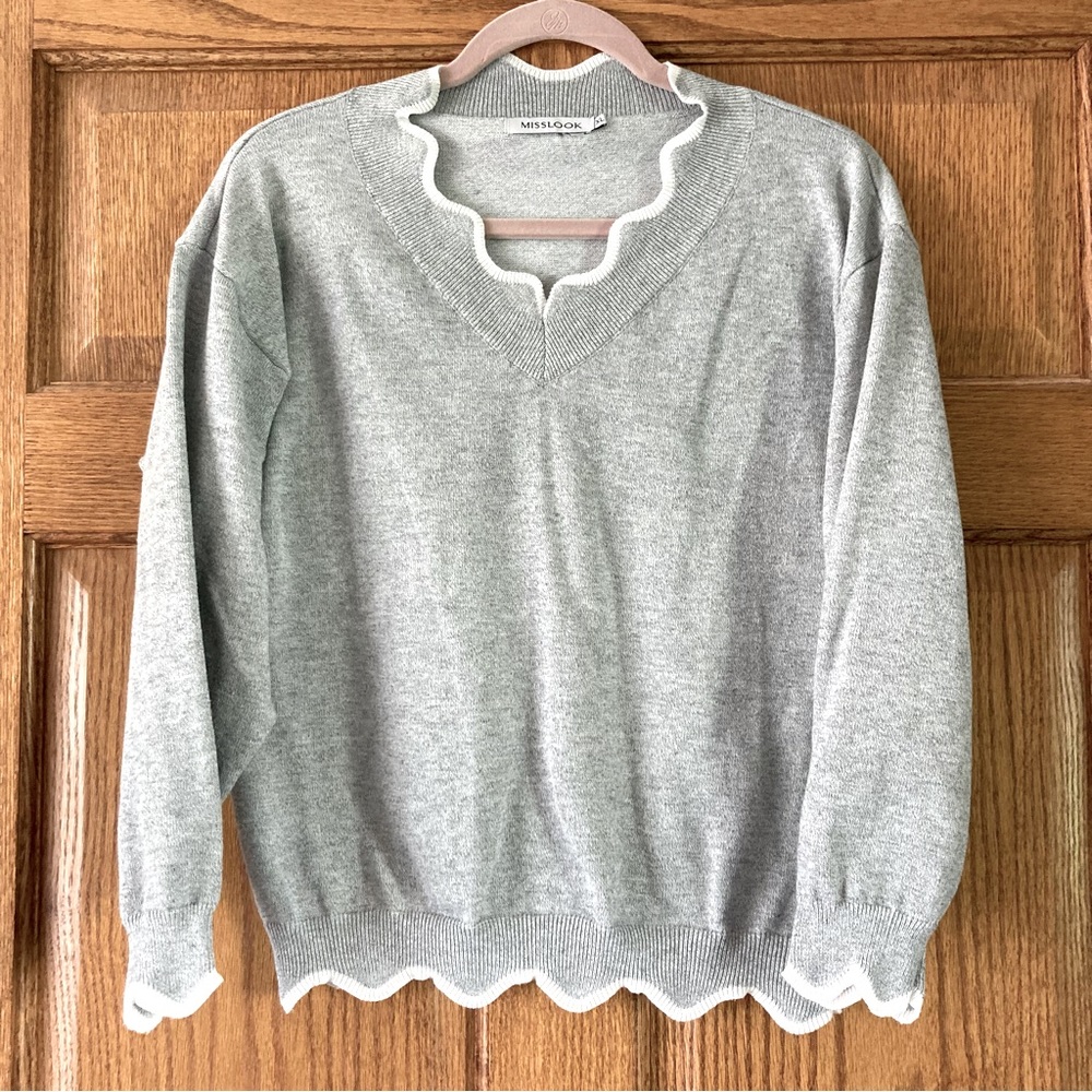 MISSLOOK Light Gray Scallop-Edge V-Neck Sweater